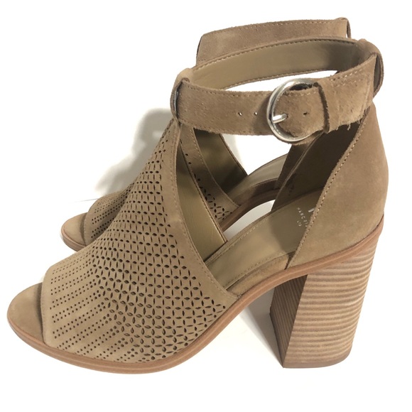 Marc Fisher Vixen Stacked Heel Shoes - Picture 4 of 8